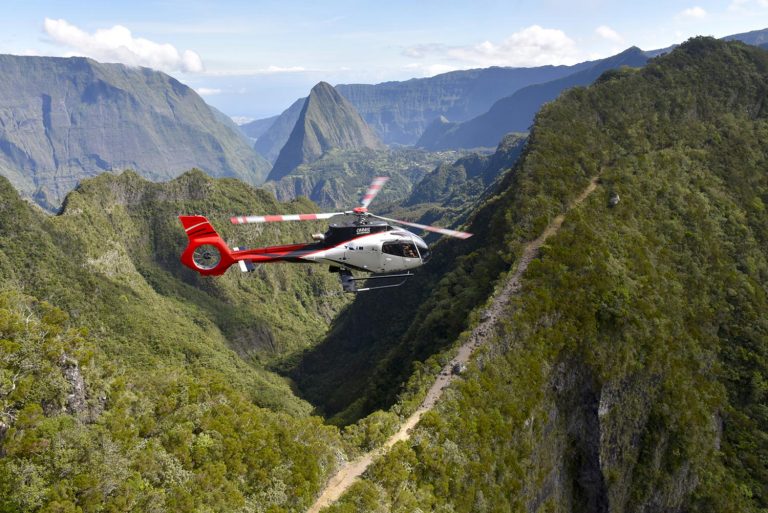 Un survol en hélicoptère de la Réunion